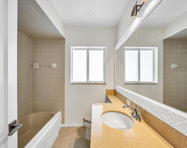 606 N Victoria Park Road N - Photo Thumbnail 16