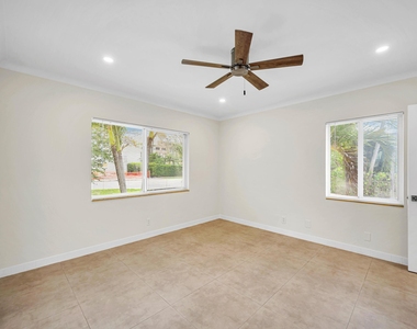 606 N Victoria Park Road N - Photo Thumbnail 12