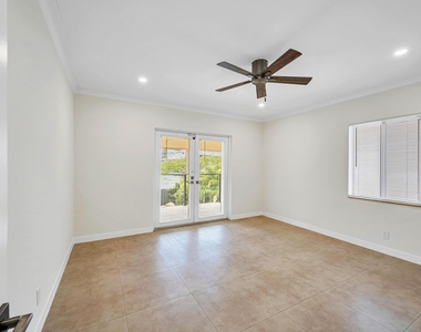 606 N Victoria Park Road N - Photo Thumbnail 14