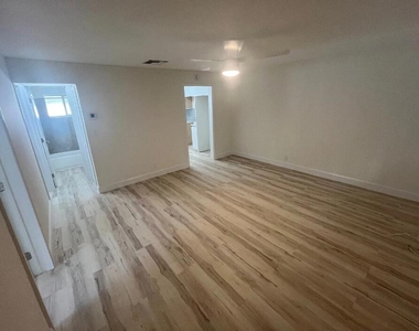 240 Ne 12th Street - Photo Thumbnail 1