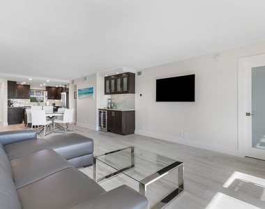 1160 Hillsboro Mile - Photo Thumbnail 10