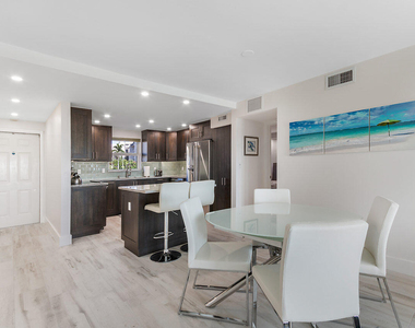 1160 Hillsboro Mile - Photo Thumbnail 5