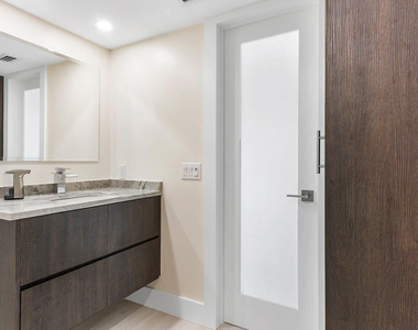 1160 Hillsboro Mile - Photo Thumbnail 17