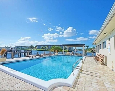 1160 Hillsboro Mile - Photo Thumbnail 29