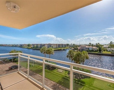 1160 Hillsboro Mile - Photo Thumbnail 2