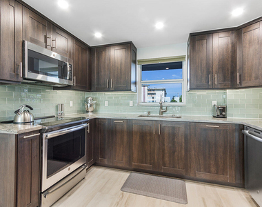 1160 Hillsboro Mile - Photo Thumbnail 4