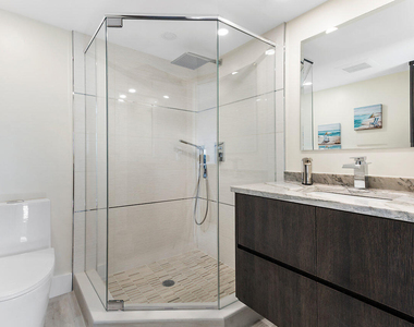 1160 Hillsboro Mile - Photo Thumbnail 16