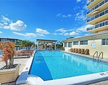 1160 Hillsboro Mile - Photo Thumbnail 27