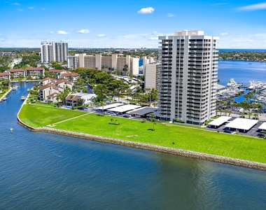 123 Lakeshore Drive - Photo Thumbnail 23