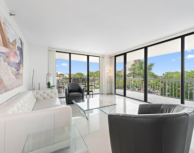 123 Lakeshore Drive - Photo Thumbnail 9