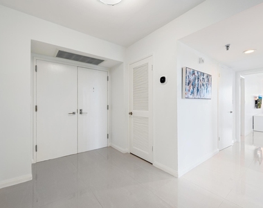 123 Lakeshore Drive - Photo Thumbnail 2