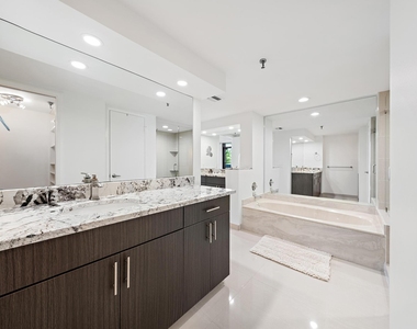 123 Lakeshore Drive - Photo Thumbnail 14