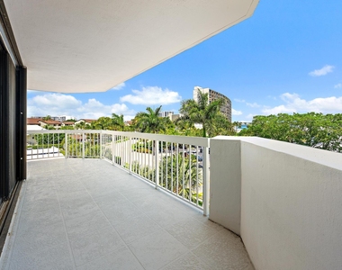 123 Lakeshore Drive - Photo Thumbnail 20