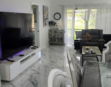 532 Briarwood Circle - Photo Thumbnail 3