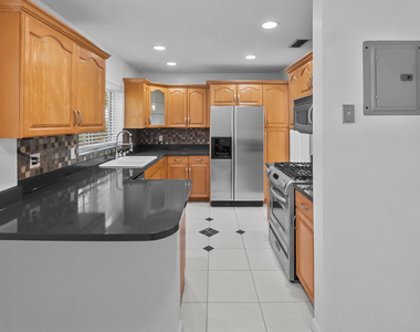 2608 Ne 12th Street - Photo Thumbnail 16