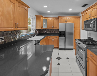 2608 Ne 12th Street - Photo Thumbnail 18