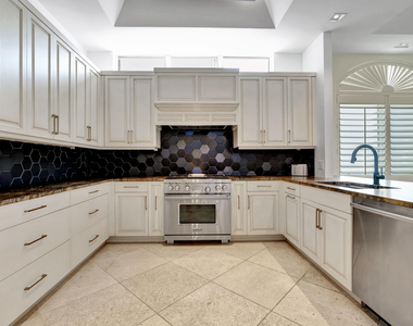 186 Golf Village Boulevard - Photo Thumbnail 17