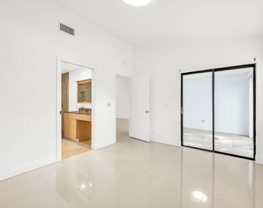 65 Centennial Court - Photo Thumbnail 11