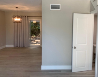 4220 Ne Indian River Dr. Drive - Photo Thumbnail 3