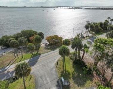 4220 Ne Indian River Dr. Drive - Photo Thumbnail 2