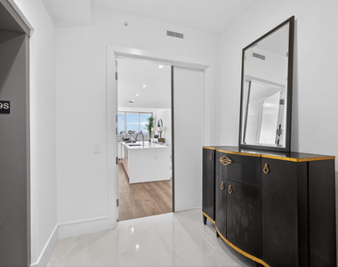 220 Lake Shore Drive - Photo Thumbnail 3