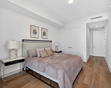 220 Lake Shore Drive - Photo Thumbnail 26