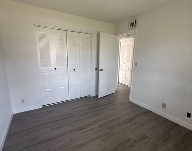 1516 Se Royal Green Circle - Photo Thumbnail 10