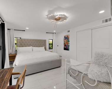 1433 Ne 53rd Court - Photo Thumbnail 11