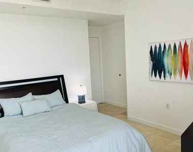 16275 Collins Avenue - Photo Thumbnail 10