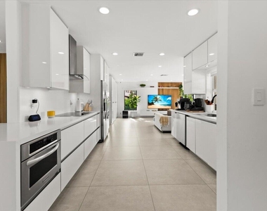1049 W Palmetto Park Road - Photo Thumbnail 9