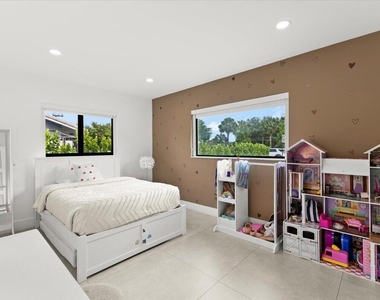 1049 W Palmetto Park Road - Photo Thumbnail 21