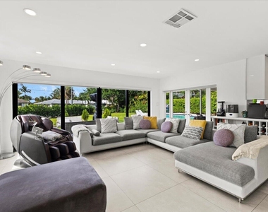 1049 W Palmetto Park Road - Photo Thumbnail 15