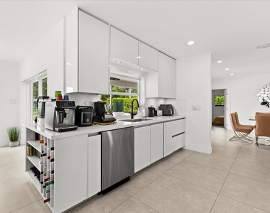 1049 W Palmetto Park Road - Photo Thumbnail 12