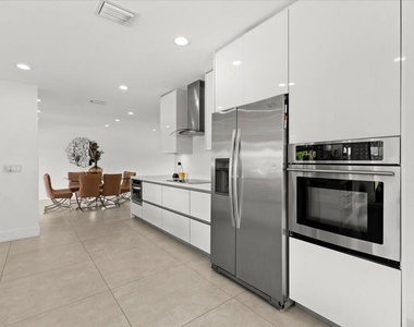 1049 W Palmetto Park Road - Photo Thumbnail 11
