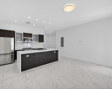1044 Ne 18th Avenue - Photo Thumbnail 11
