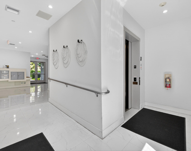 1044 Ne 18th Avenue - Photo Thumbnail 3