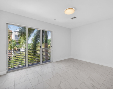 1044 Ne 18th Avenue - Photo Thumbnail 8