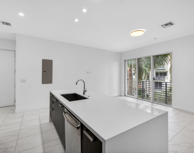 1044 Ne 18th Avenue - Photo Thumbnail 13