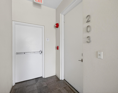 1044 Ne 18th Avenue - Photo Thumbnail 6