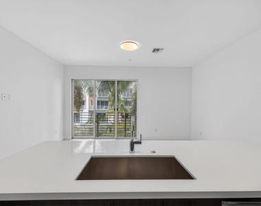 1044 Ne 18th Avenue - Photo Thumbnail 16