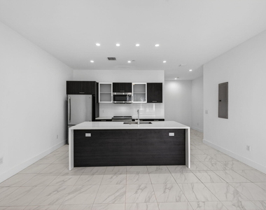 1044 Ne 18th Avenue - Photo Thumbnail 12