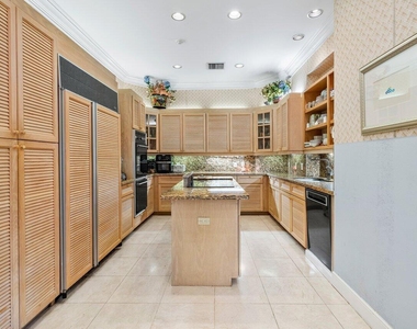 2540 Fairway Island Drive - Photo Thumbnail 12