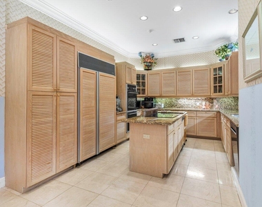 2540 Fairway Island Drive - Photo Thumbnail 11