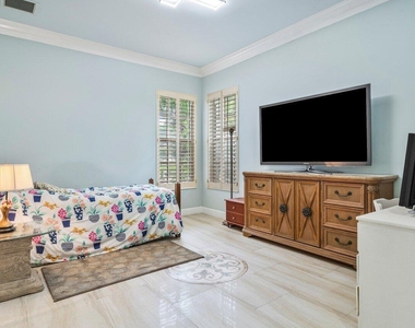 2540 Fairway Island Drive - Photo Thumbnail 20