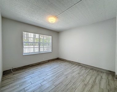 337 Kenilworth Boulevard - Photo Thumbnail 1