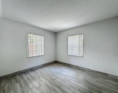 337 Kenilworth Boulevard - Photo Thumbnail 2