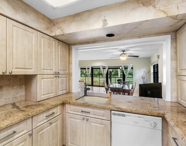 6446 Aspen Glen Circle - Photo Thumbnail 14