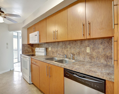 6921 Environ Boulevard - Photo Thumbnail 8