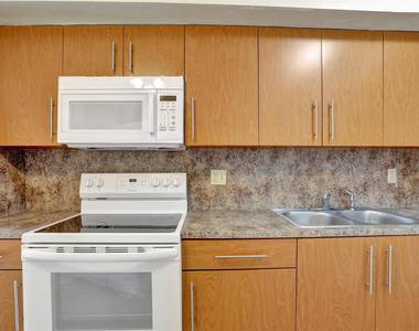 6921 Environ Boulevard - Photo Thumbnail 7