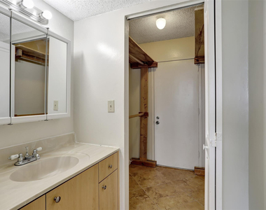 6921 Environ Boulevard - Photo Thumbnail 18